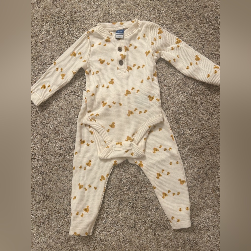 NWOT Old Navy Baby Pajama Set - Size 3-6 M